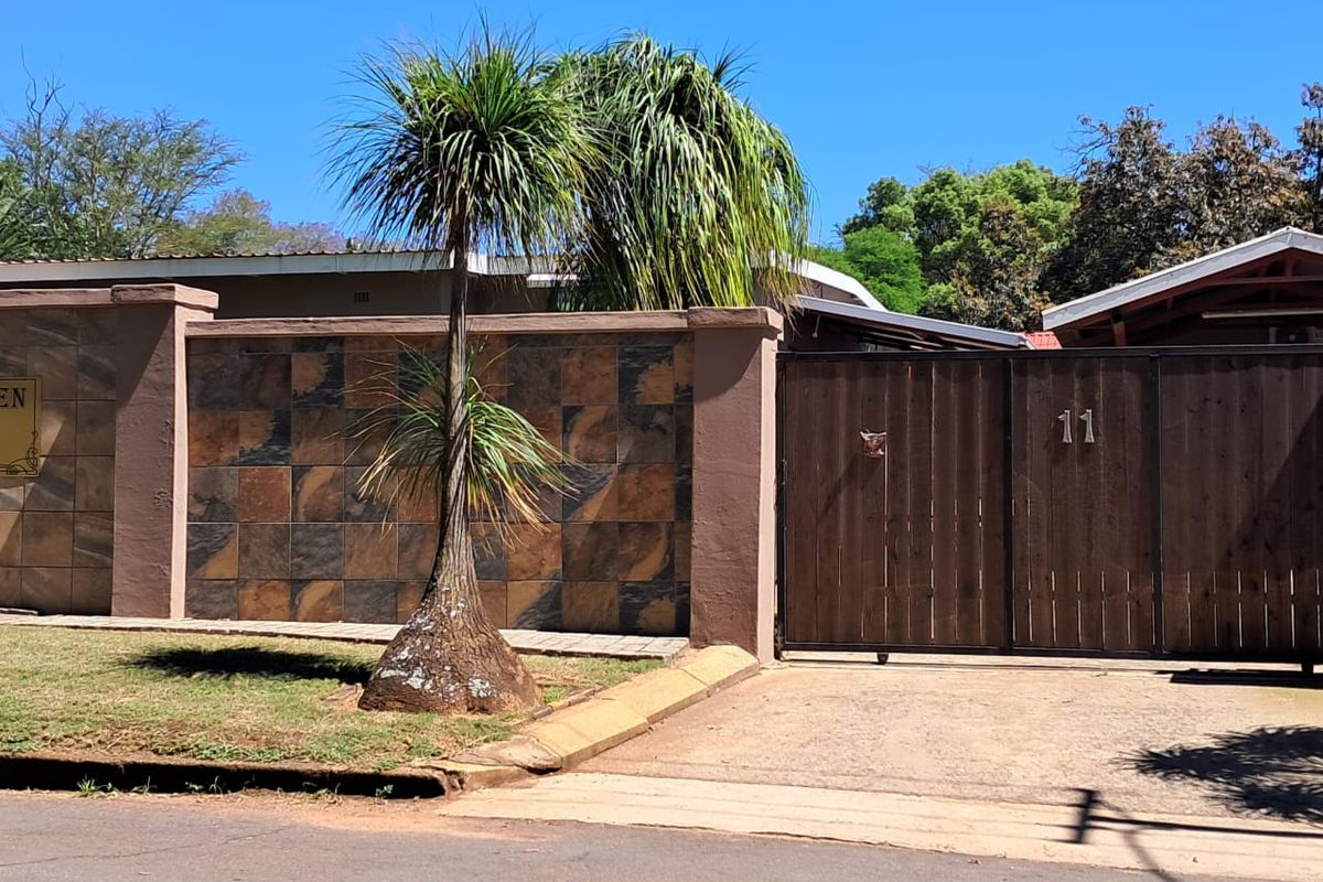 SOLE MANDATE, Three  bed room house for sale - Photo 2