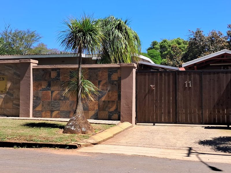 SOLE MANDATE, Three  bed room house for sale - Photo 2