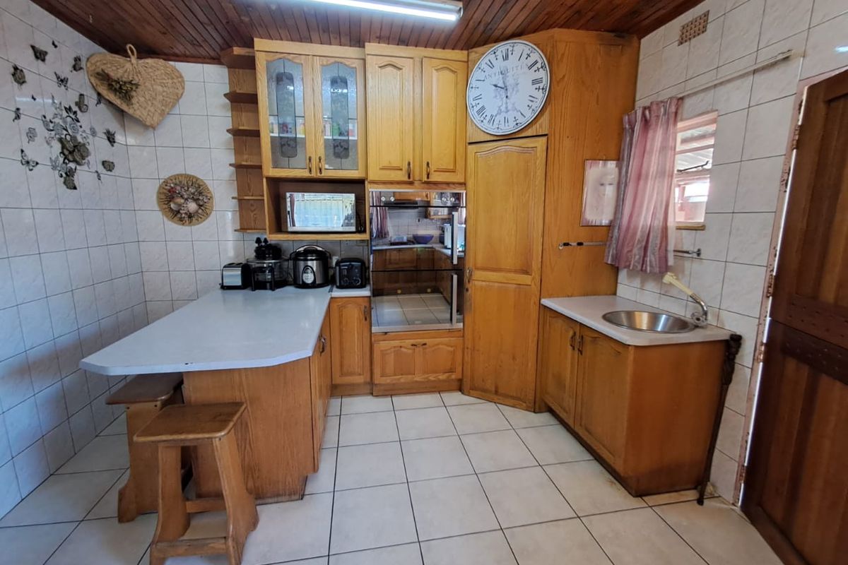 SOLE MANDATE, Three  bed room house for sale - Photo 5