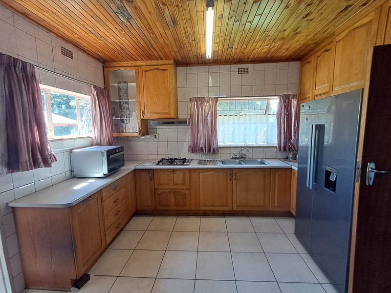 SOLE MANDATE, Three  bed room house for sale - Photo 9