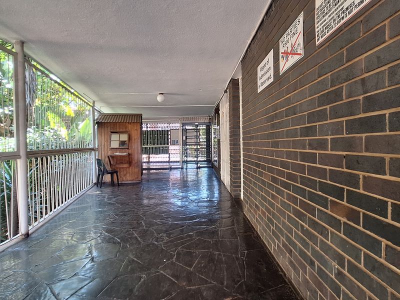 Rated Stunning - 1.5 Flat for Sale in Arcadia - Photo 2