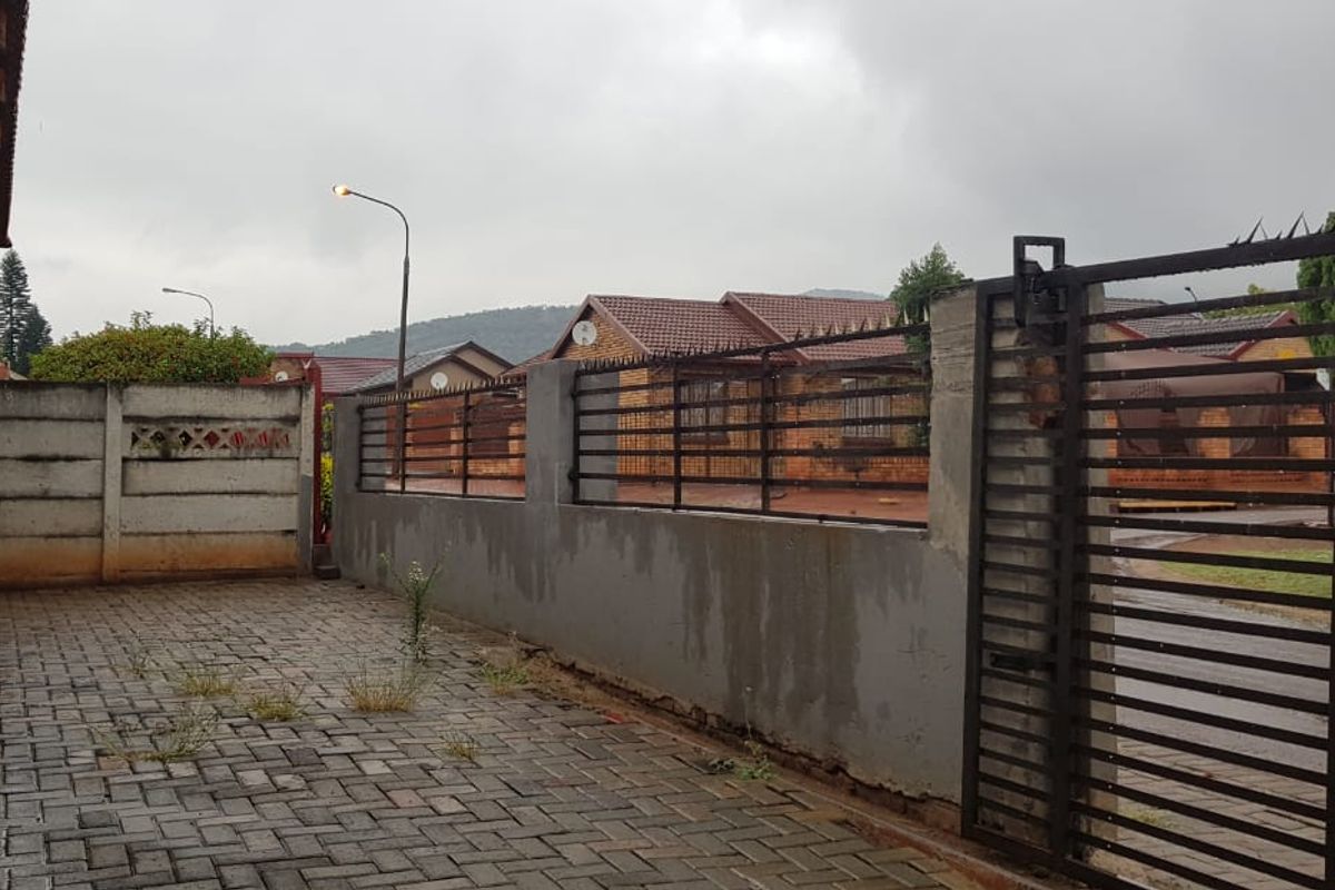 THREE BEDROOM HOUSE FOR SALE IN GEELHOUT PARK - Photo 3