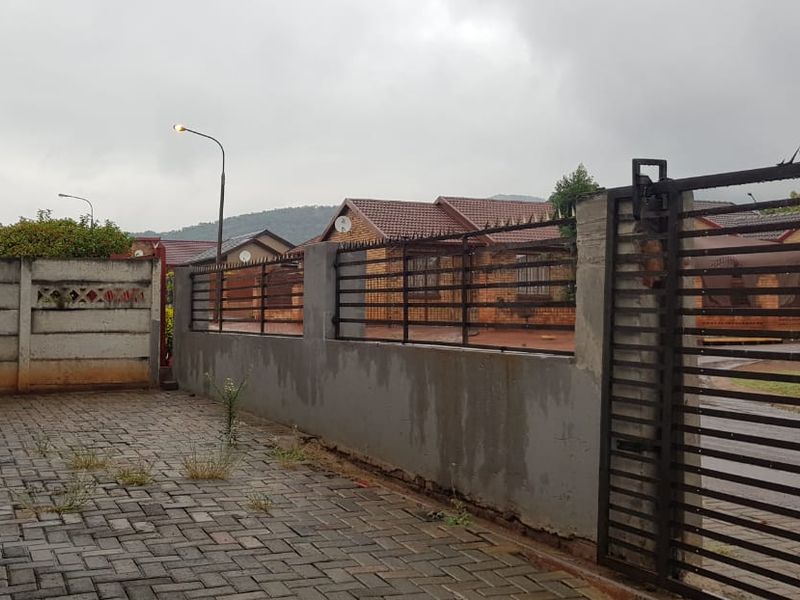 THREE BEDROOM HOUSE FOR SALE IN GEELHOUT PARK - Photo 3