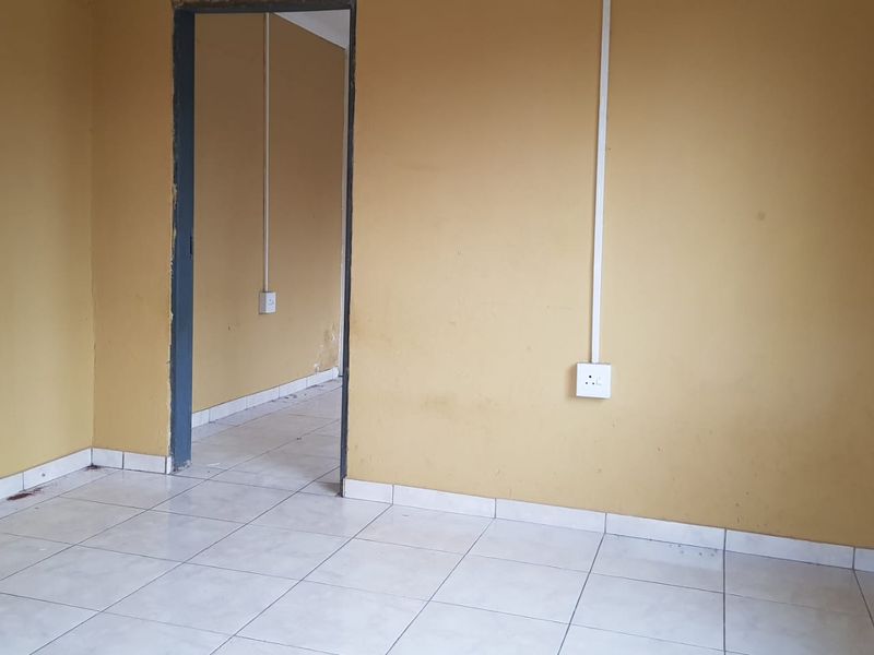 THREE BEDROOM HOUSE FOR SALE IN GEELHOUT PARK - Photo 10