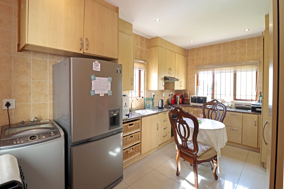 Luxury Estate Living in Noordwyk – Rare Full-Title Opportunity - Photo 3