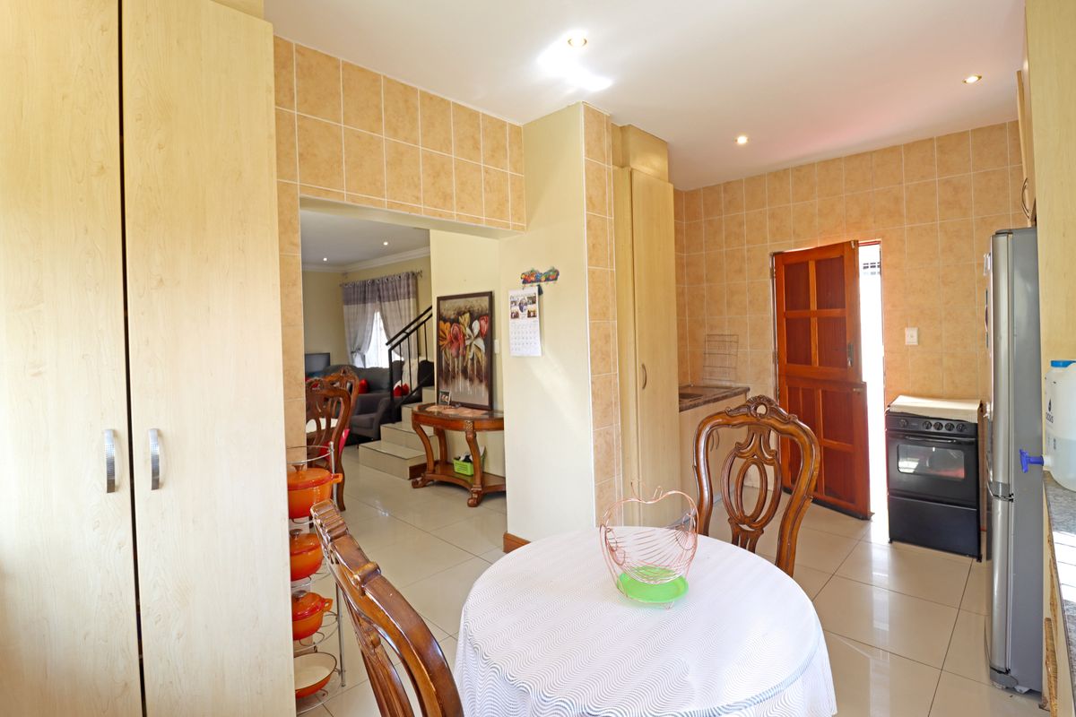 Luxury Estate Living in Noordwyk – Rare Full-Title Opportunity - Photo 5