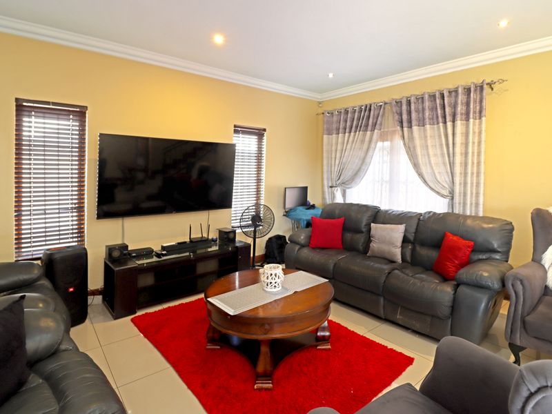 Luxury Estate Living in Noordwyk – Rare Full-Title Opportunity - Photo 10