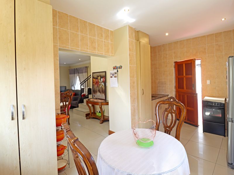 Luxury Estate Living in Noordwyk – Rare Full-Title Opportunity - Photo 5