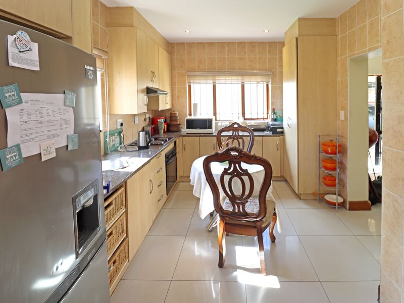 Luxury Estate Living in Noordwyk – Rare Full-Title Opportunity - Photo 9