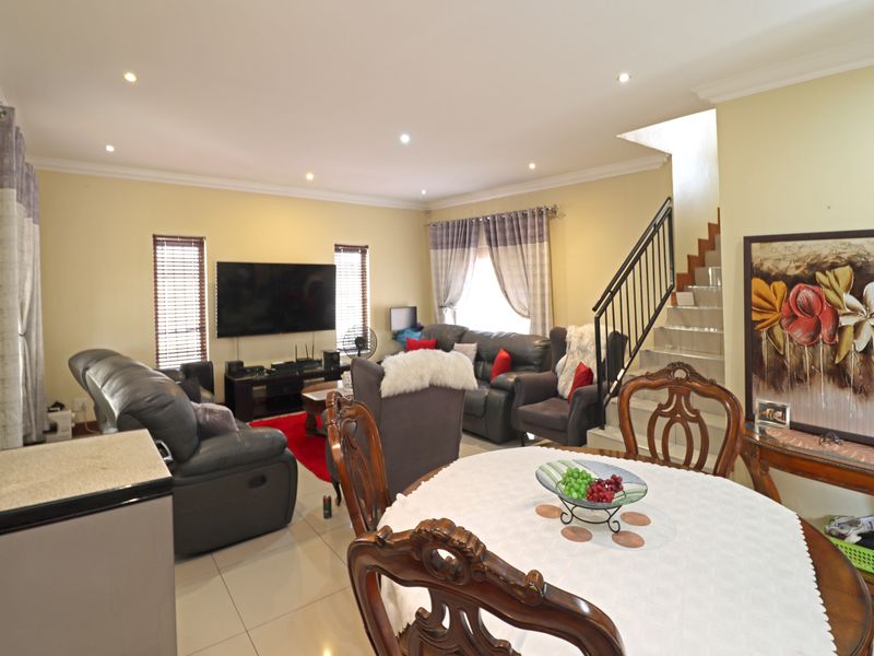 Luxury Estate Living in Noordwyk – Rare Full-Title Opportunity - Photo 5