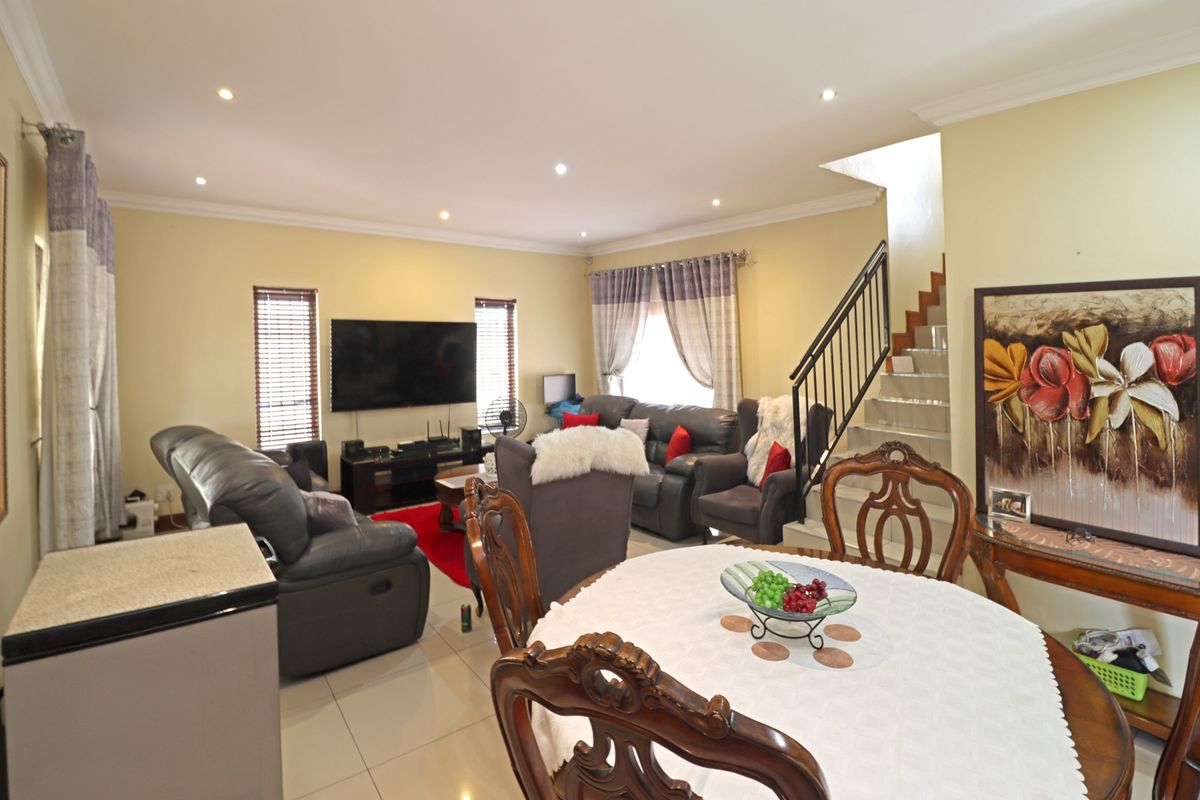 Luxury Estate Living in Noordwyk – Rare Full-Title Opportunity - Photo 5