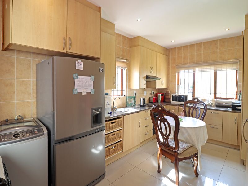 Luxury Estate Living in Noordwyk – Rare Full-Title Opportunity - Photo 8