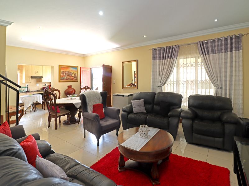 Luxury Estate Living in Noordwyk – Rare Full-Title Opportunity - Photo 2