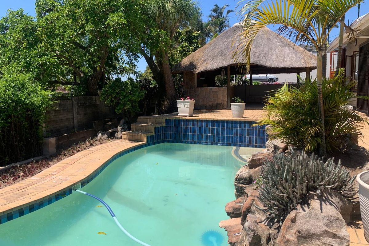 Stunning 4-Bedroom house for Sale in Prestigious Moseley - Photo 2