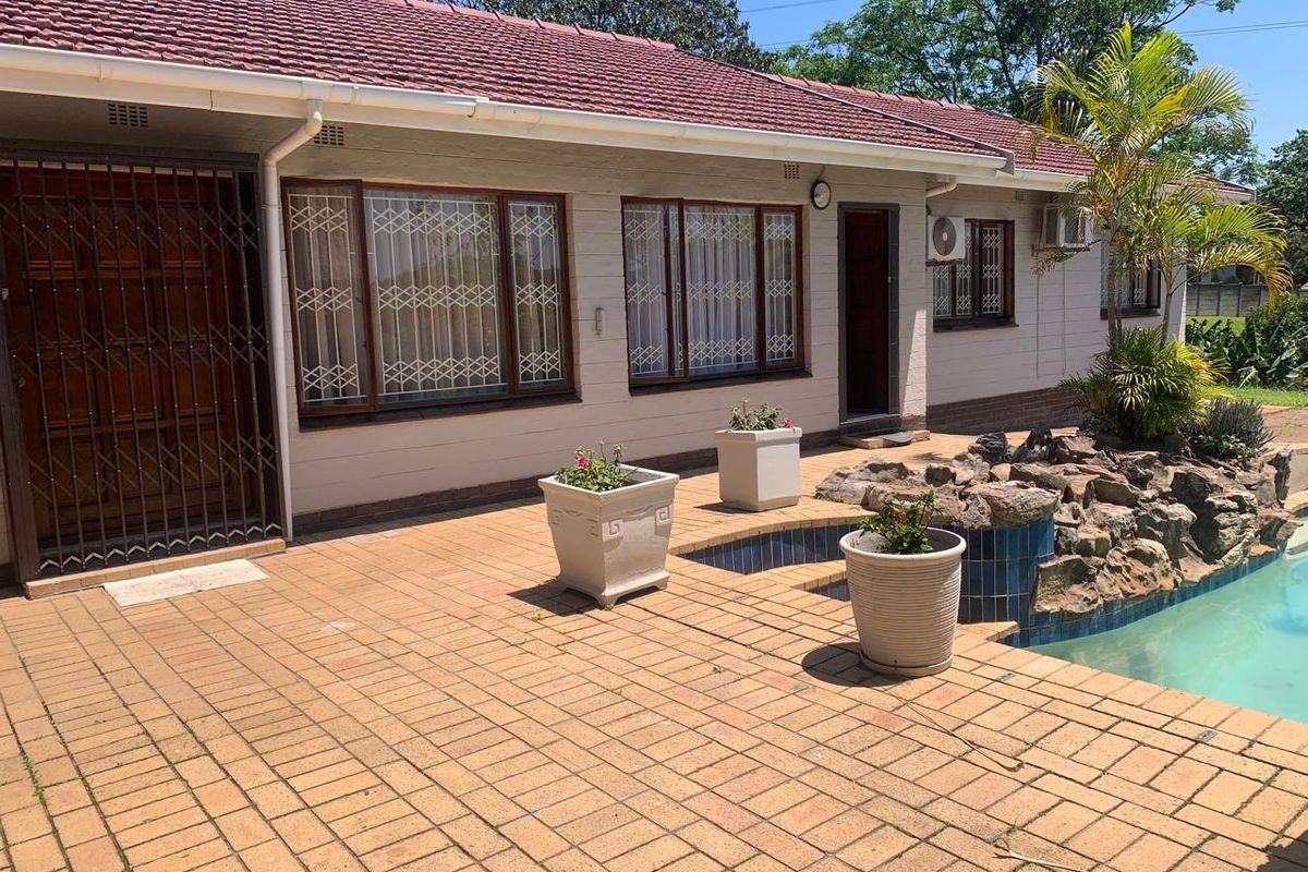 Stunning 4-Bedroom house for Sale in Prestigious Moseley - Photo 4