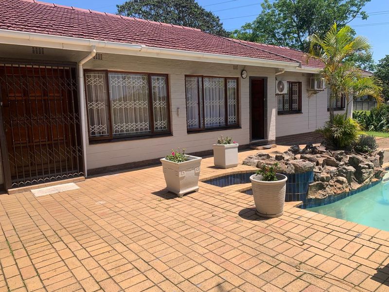 Stunning 4-Bedroom house for Sale in Prestigious Moseley - Photo 4