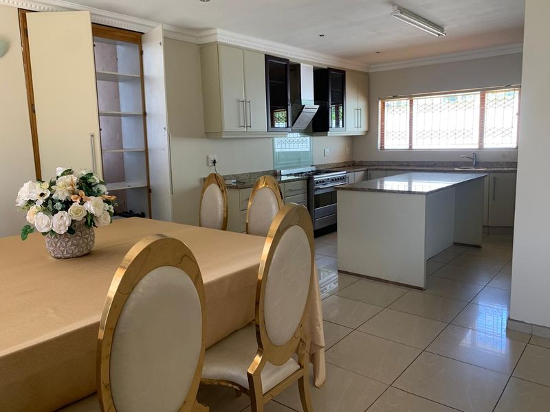 Stunning 4-Bedroom house for Sale in Prestigious Moseley - Photo 10