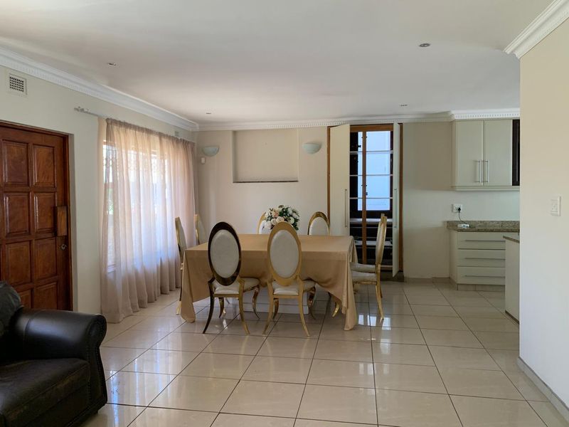 Stunning 4-Bedroom house for Sale in Prestigious Moseley - Photo 7