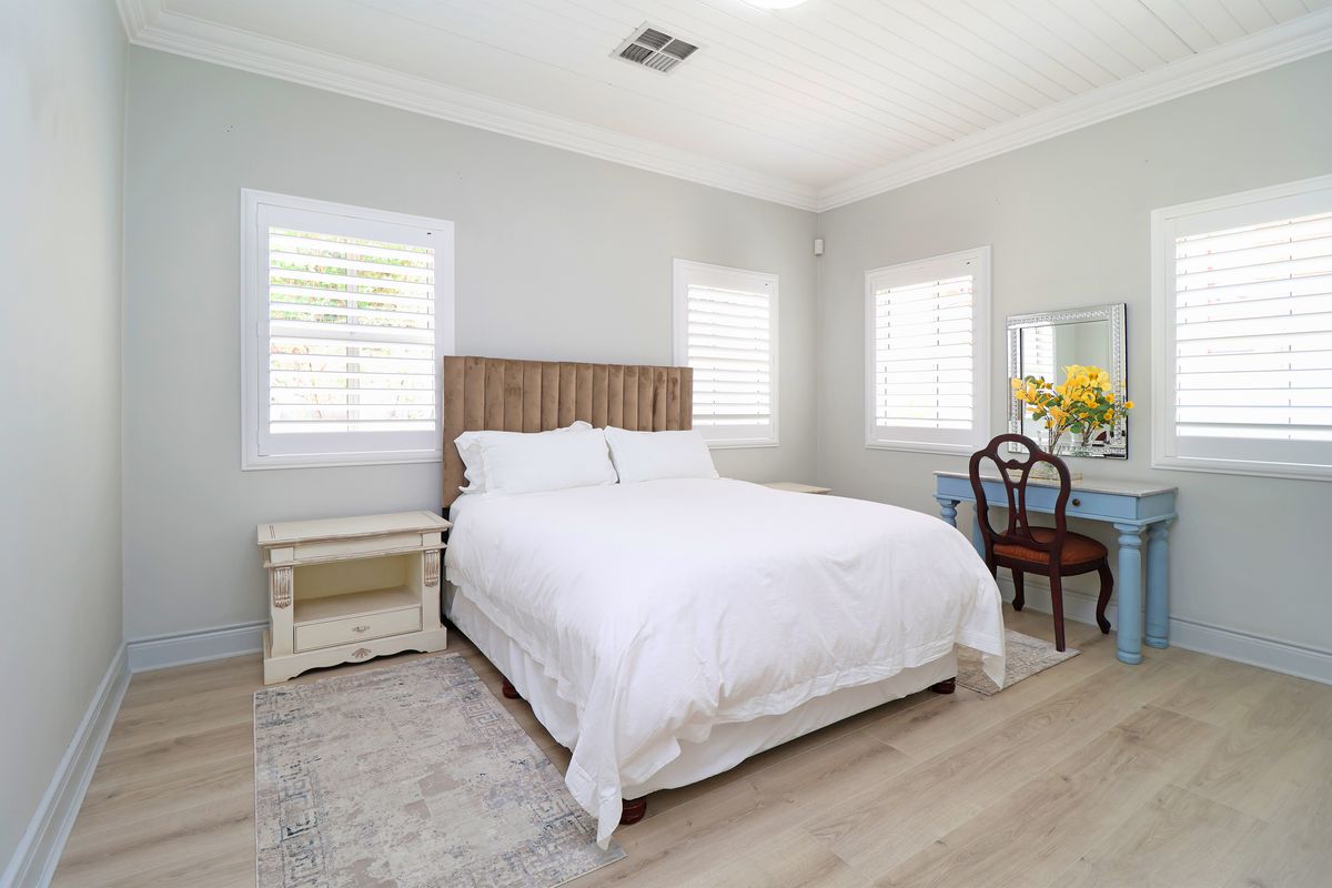 Magnificent Masterpiece with Unbeatable Location & Luxury!!! - Photo 2