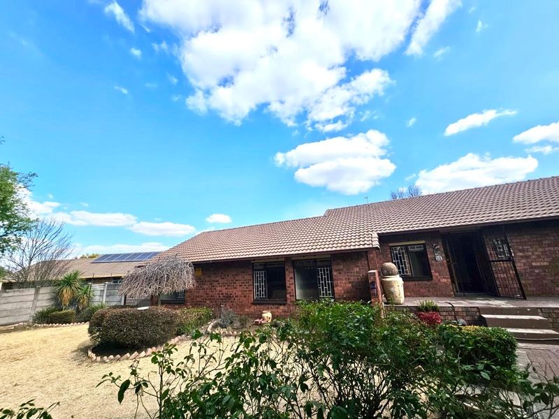 Strong, Spacious Family Home with Lapa, Braai and double garages for sale in Secunda - Photo 2