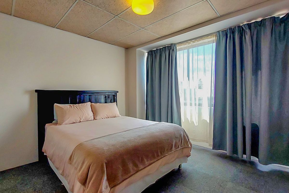 Beautiful 2 Bedroom Apartment for Sale in McIntyre Place, Parow Central - Photo 5