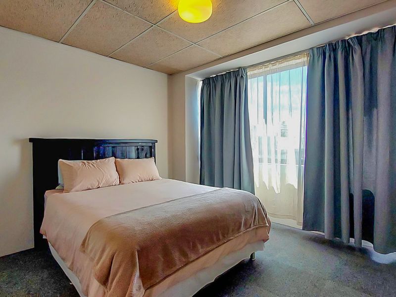 Beautiful 2 Bedroom Apartment for Sale in McIntyre Place, Parow Central - Photo 5