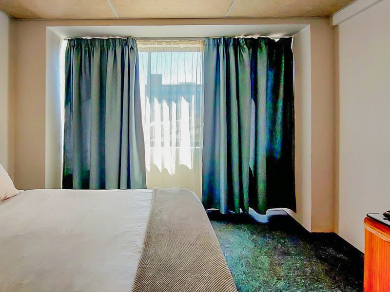 Beautiful 2 Bedroom Apartment for Sale in McIntyre Place, Parow Central - Photo 7