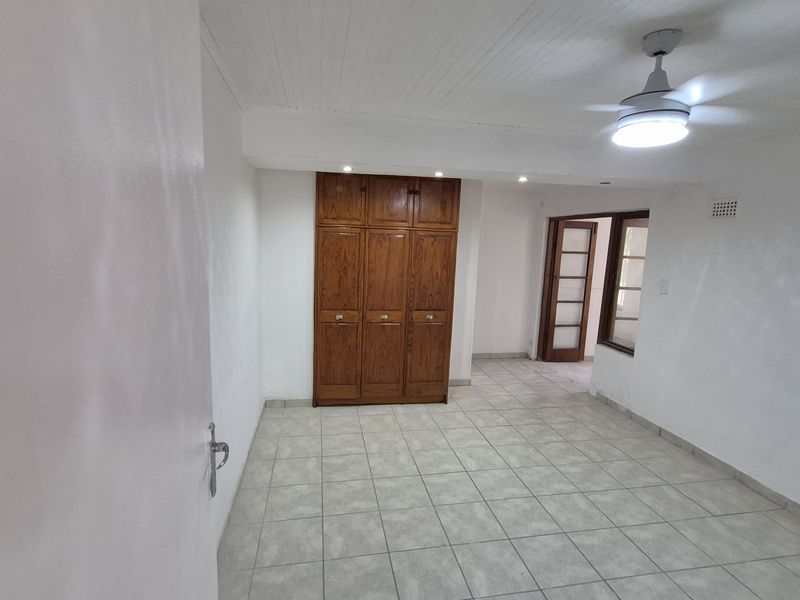 Two Bedroom Two bathroom, Two lounges - Photo 7