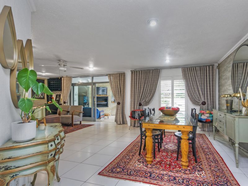 Full Title 3 Bedroom 3.5 Bathroom Home with Staff Accomodation and Solar in Mykonos Estate, Lonehill - Photo 2