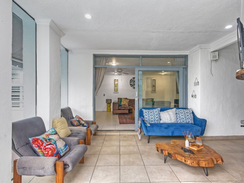 Full Title 3 Bedroom 3.5 Bathroom Home with Staff Accomodation and Solar in Mykonos Estate, Lonehill - Photo 9