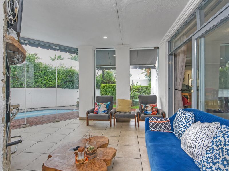 Full Title 3 Bedroom 3.5 Bathroom Home with Staff Accomodation and Solar in Mykonos Estate, Lonehill - Photo 8