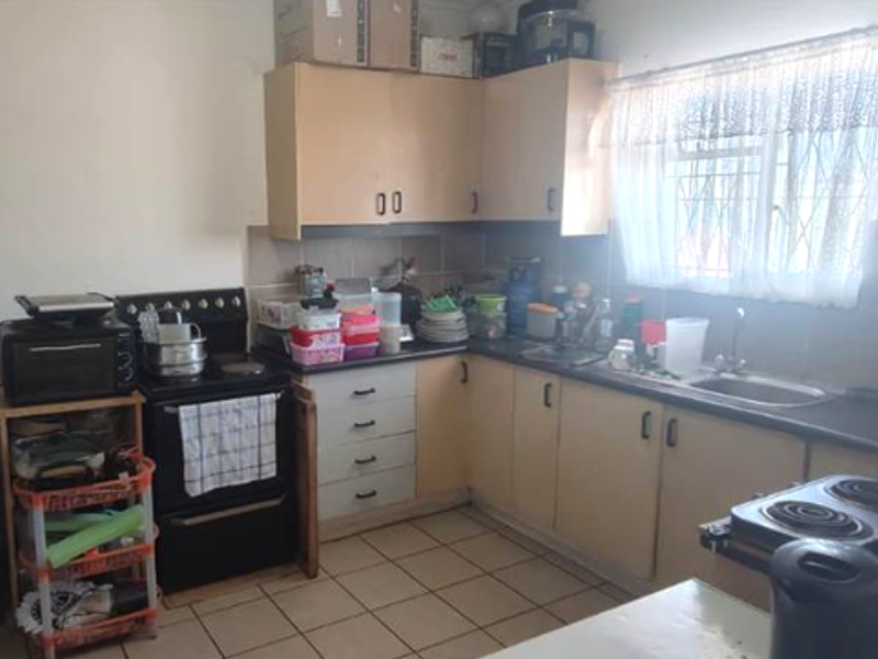 Charming 2 bedroom Sectional Title unit. - Photo 6