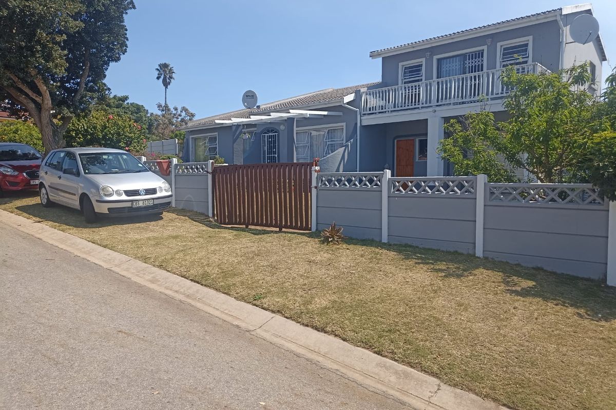 House For Sale In Mossel Bay - Photo 2