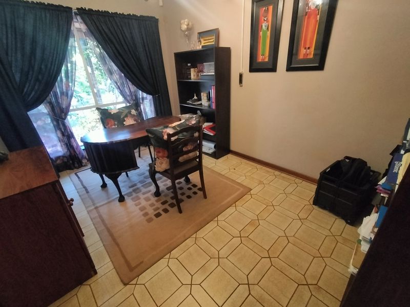 Spacious Family Home with Pool and Endless Potential in Florauna - Photo 10