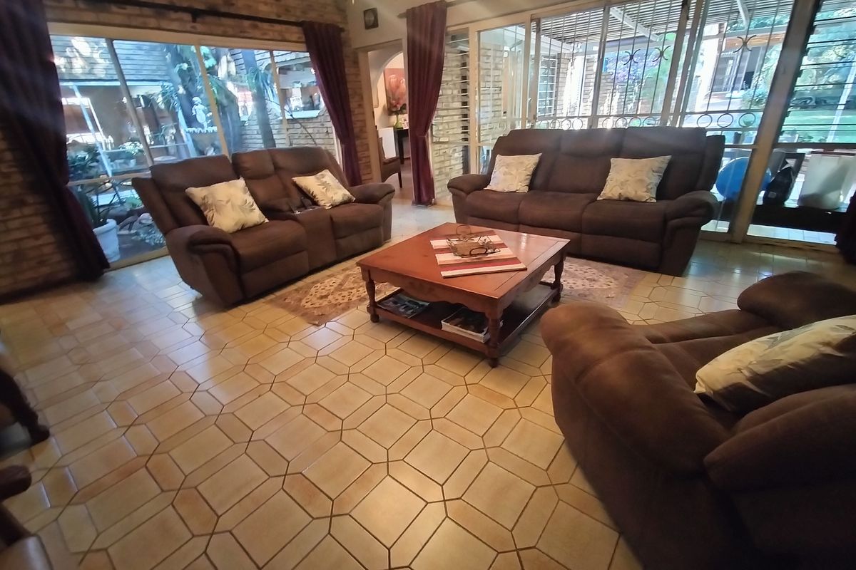 Spacious Family Home with Pool and Endless Potential in Florauna - Photo 4