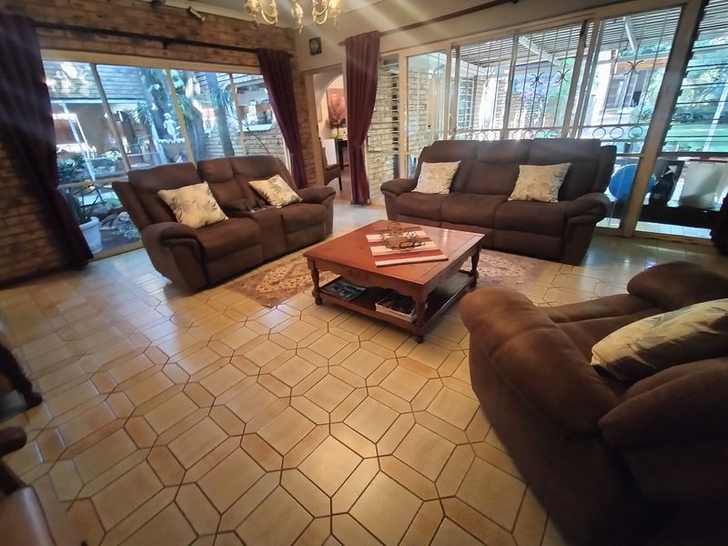 Spacious Family Home with Pool and Endless Potential in Florauna - Photo 4