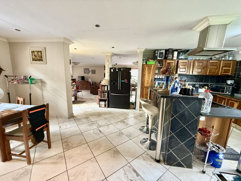 4 Bedroom home! Well priced and Great Area - Photo 7
