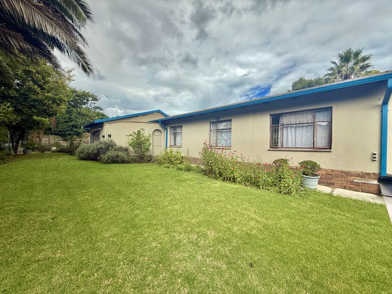 4 Bedroom home! Well priced and Great Area - Photo 1
