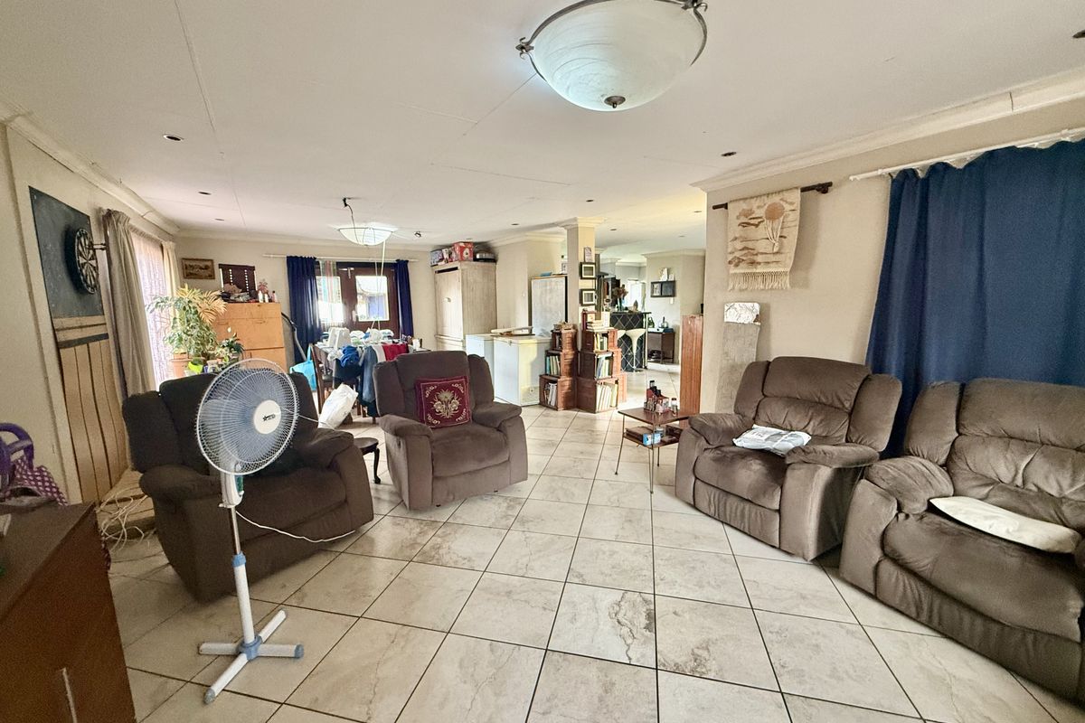4 Bedroom home! Well priced and Great Area - Photo 4