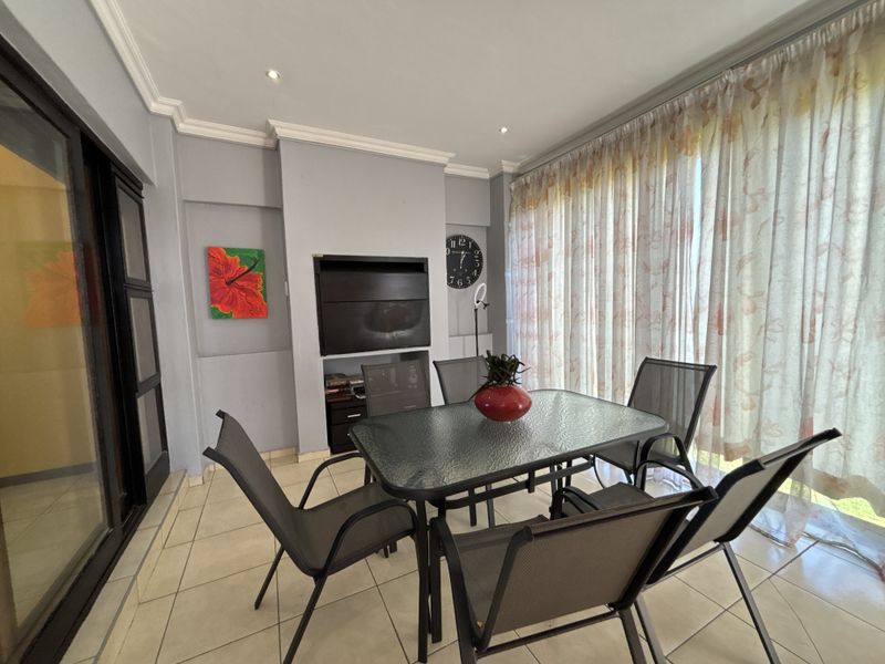 Modern Family Haven in the Prestigious Piazza del Campo Estate, Parkrand - Photo 10