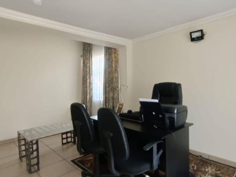 4 Bedroom House for sale in Vanderbijlpark SE1 - Photo 4