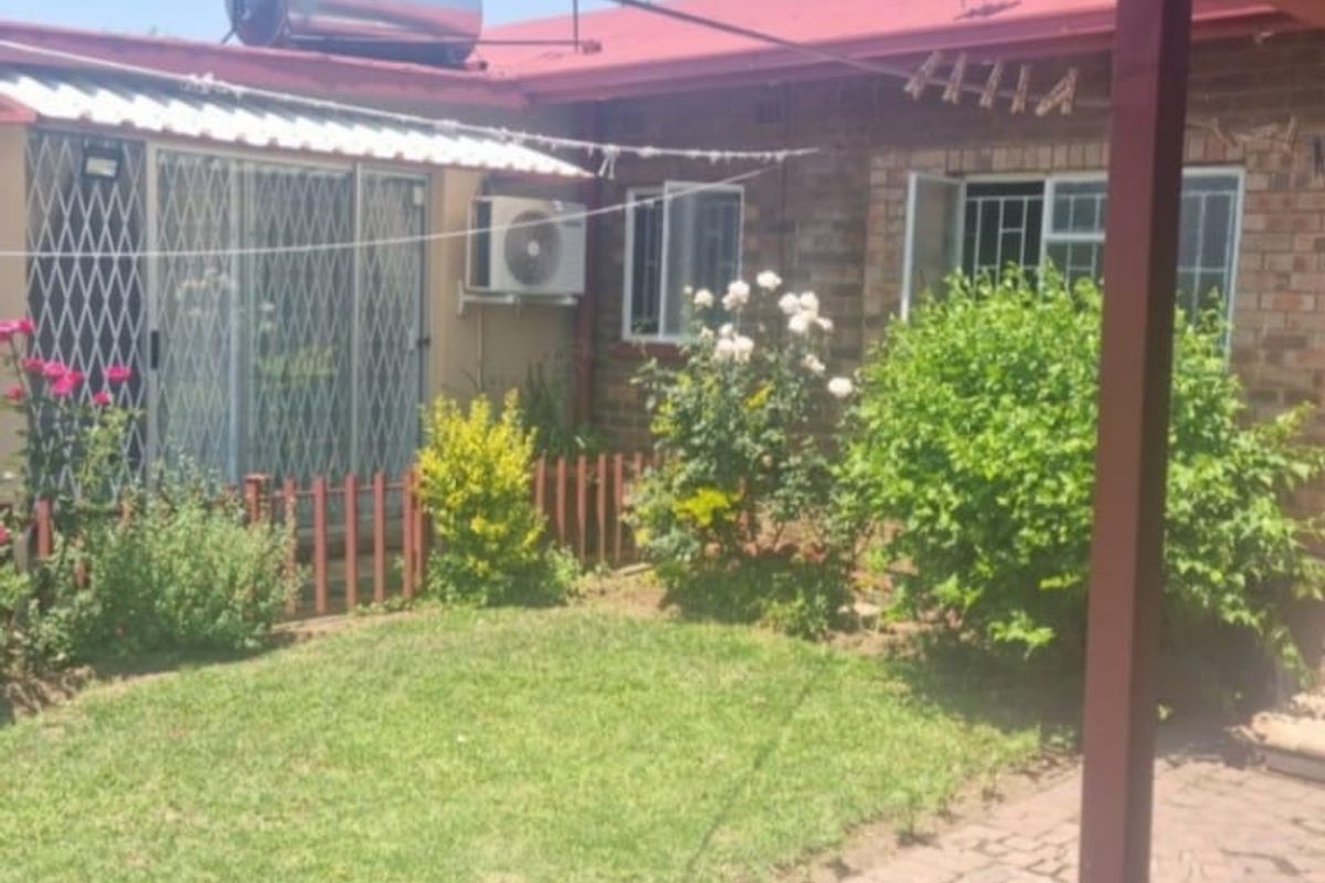 4 Bedroom House for sale in Vanderbijlpark SE1 - Photo 2