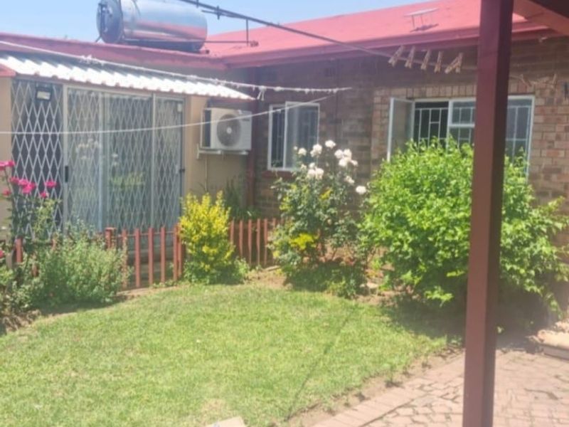 4 Bedroom House for sale in Vanderbijlpark SE1 - Photo 2