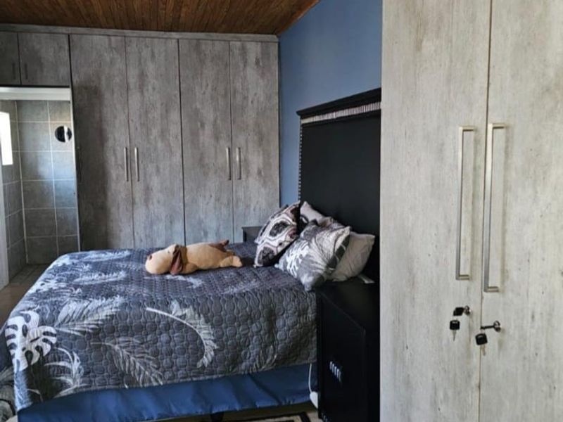 4 Bedroom House for sale in Vanderbijlpark SE1 - Photo 10