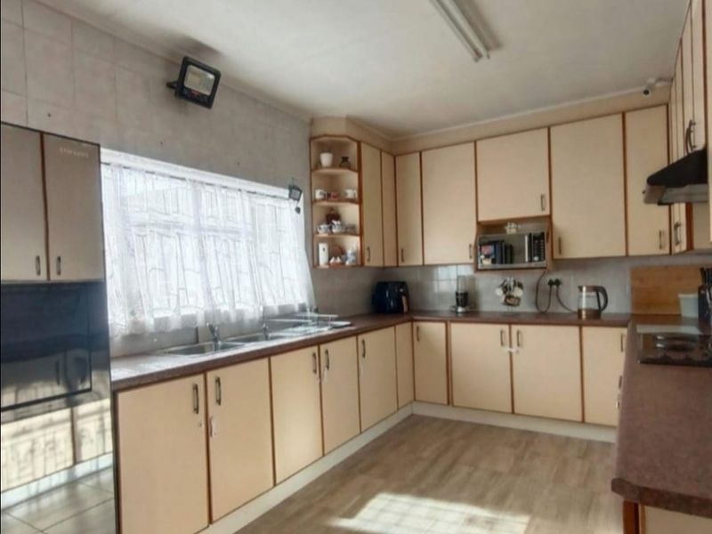 4 Bedroom House for sale in Vanderbijlpark SE1 - Photo 3