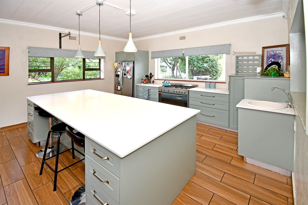 Charming Rustic Haven in a Secure Estate - Photo 5