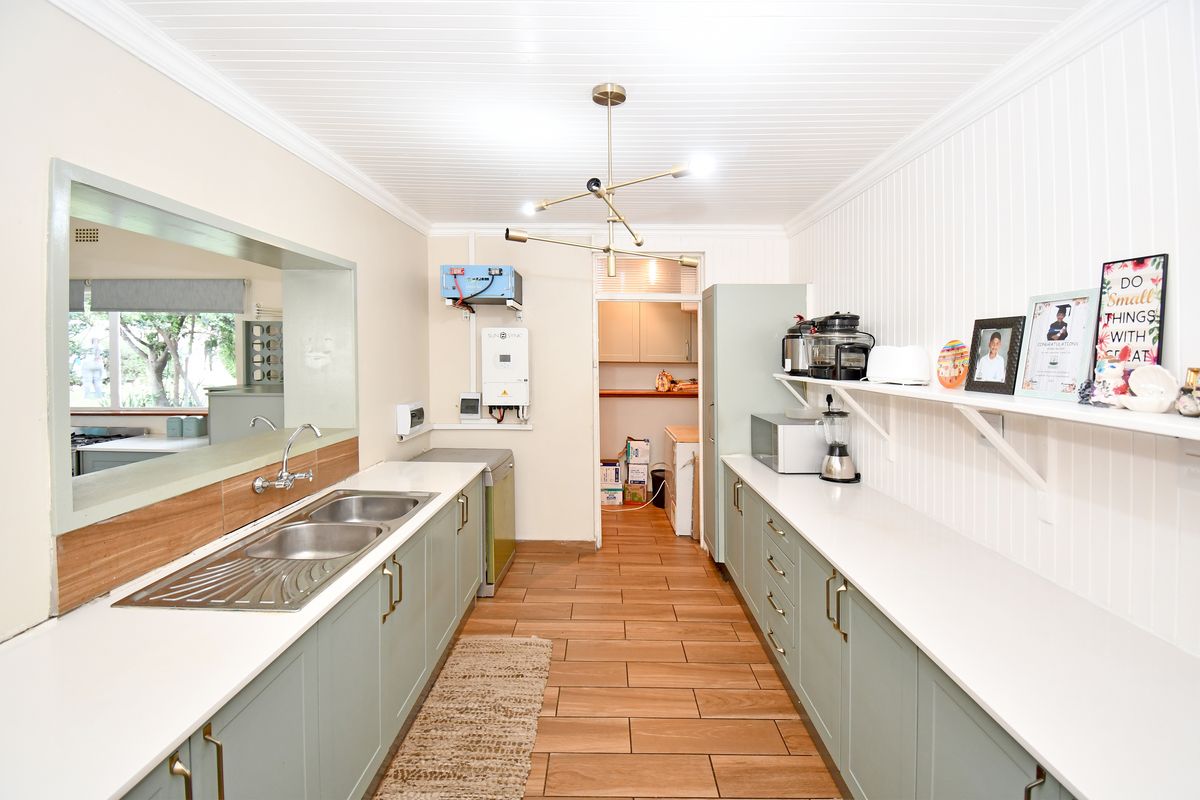 Charming Rustic Haven in a Secure Estate - Photo 4