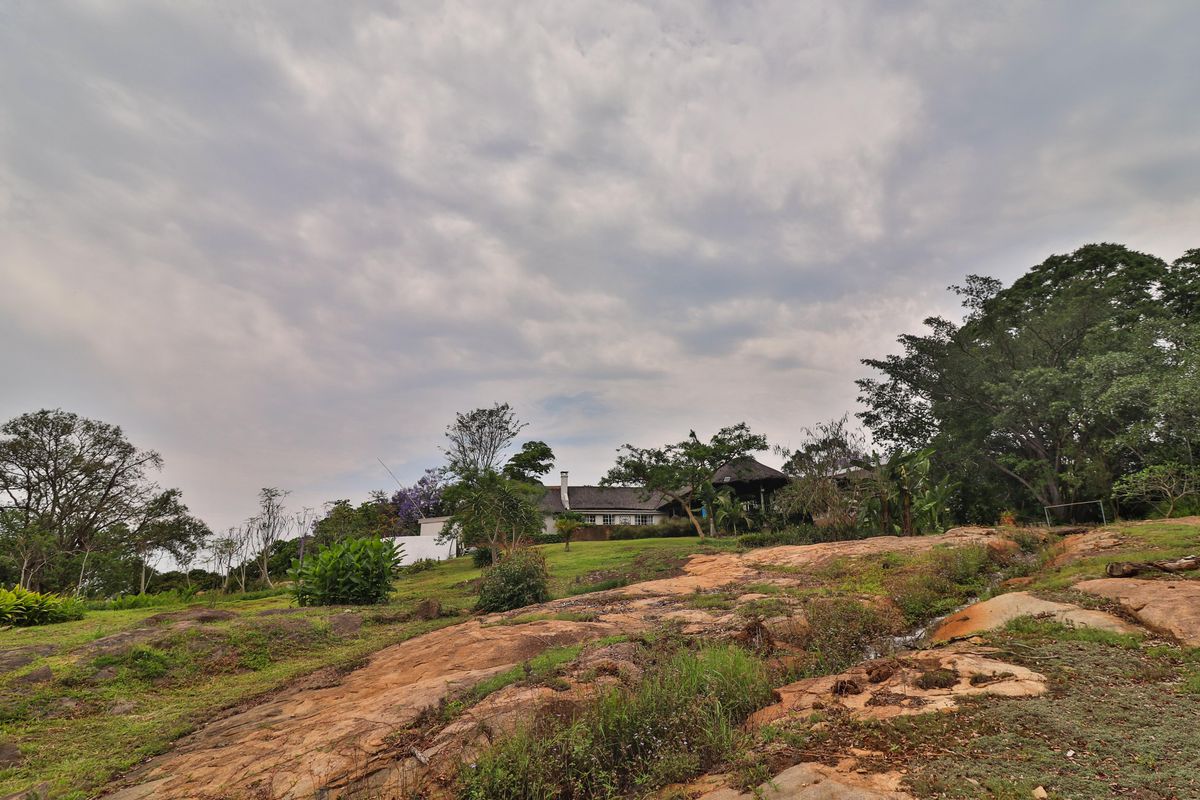 Time Honoured Smallholding with Mountain Views and 7 Versatile Bedrooms, Including 5 Flats - Photo 5