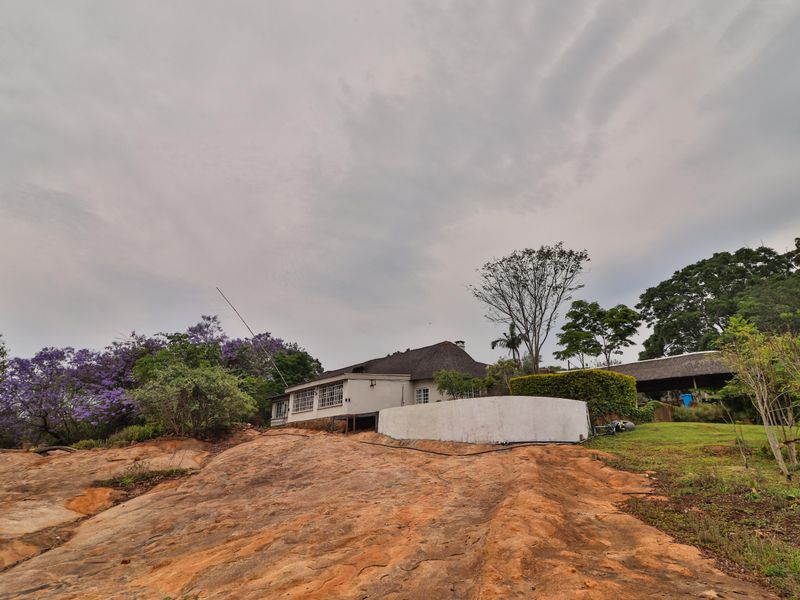 Time Honoured Smallholding with Mountain Views and 7 Versatile Bedrooms, Including 5 Flats - Photo 1