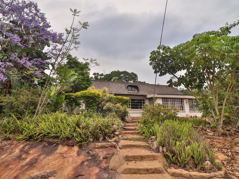 Time Honoured Smallholding with Mountain Views and 7 Versatile Bedrooms, Including 5 Flats - Photo 4